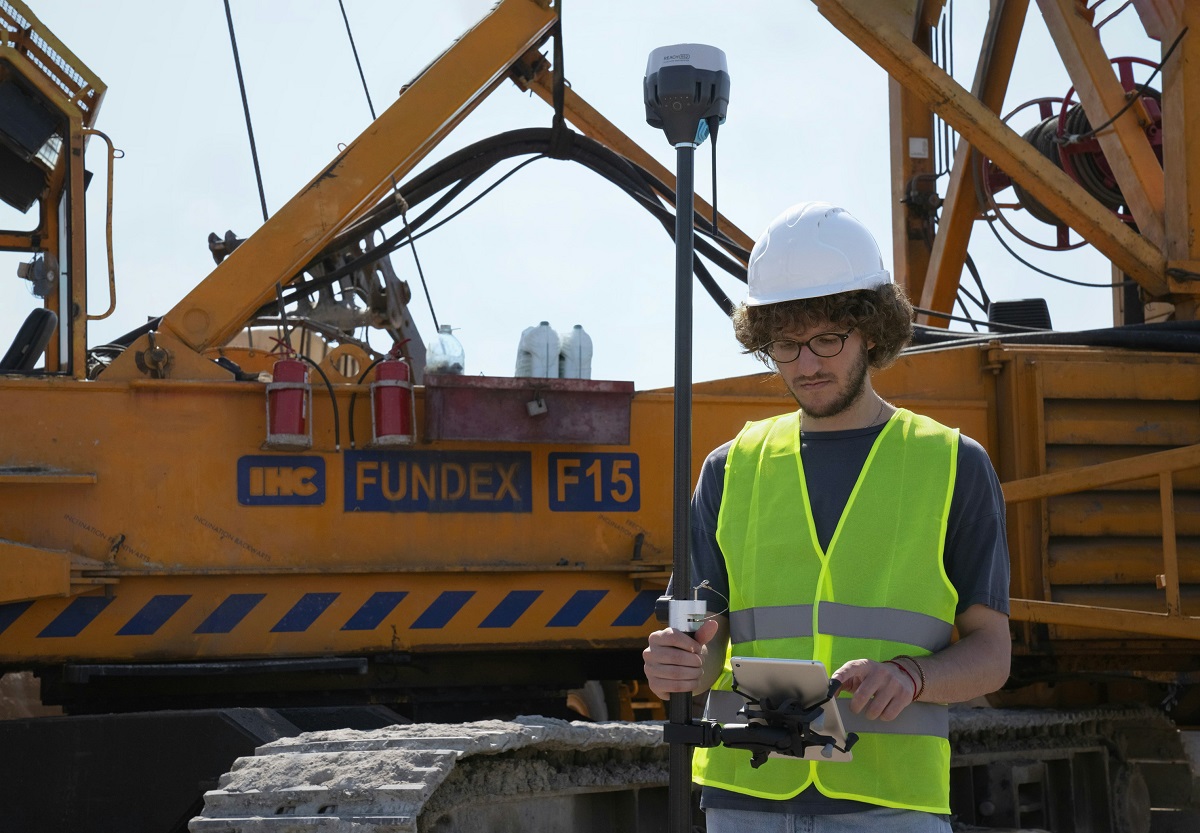 construction site manager using a tablet